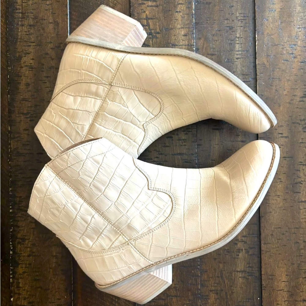 Seychelles Crème Leather Croc ankle  Boots 8